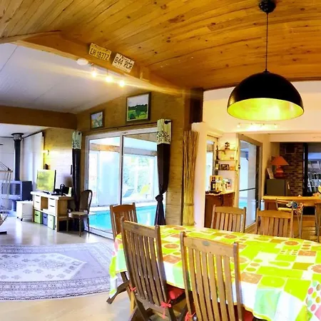 Maison Conviviale 8 Personne Avec Piscine Interieure, A La Campagne Saint-Pardoux-le-Vieux Exterior foto