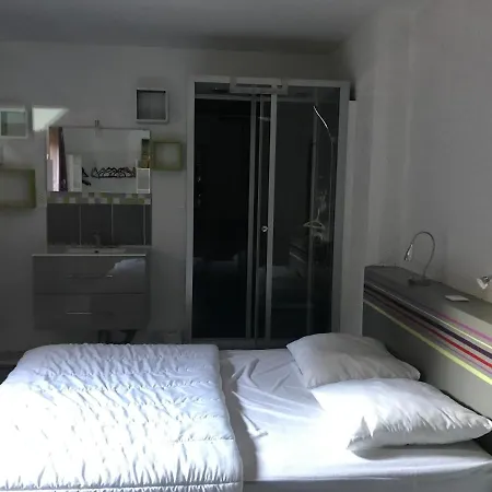 Maison Conviviale 8 Personne Avec Piscine Interieure, A La Campagne Saint-Pardoux-le-Vieux Exterior foto