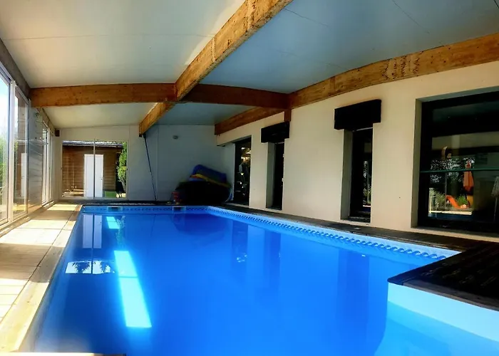 Maison Conviviale 8 Personne Avec Piscine Interieure, A La Campagne