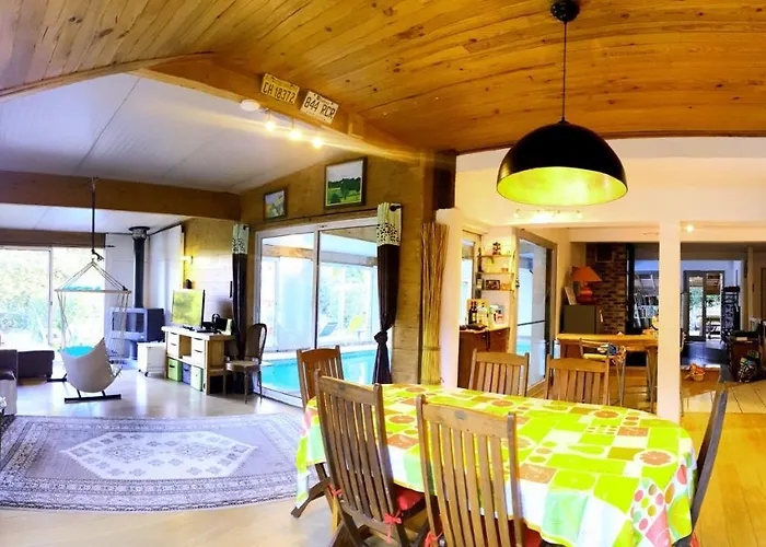 Maison Conviviale 8 Personne Avec Piscine Interieure, A La Campagne