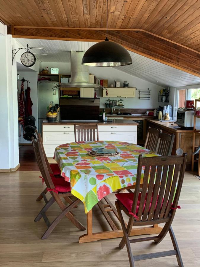 Maison Conviviale 8 Personne Avec Piscine Intérieure, à La Campagne Сasa de vacaciones *